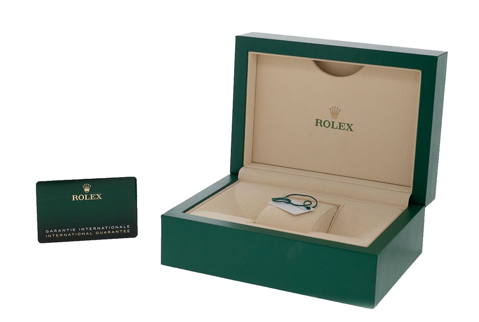 Rolex Oyster Perpetual 126000 Image 4